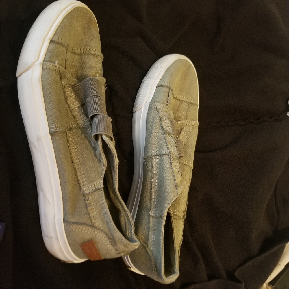 Tennis Shoes